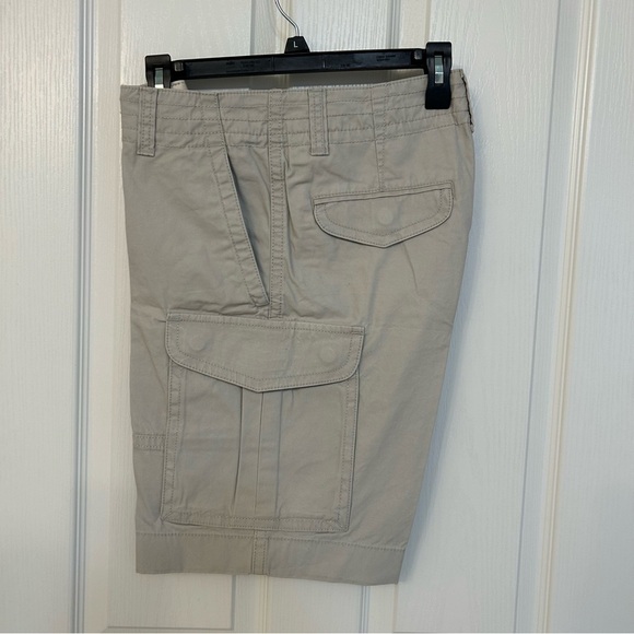 Tommy Hilfiger Men's Essential 10" Solid Cargo Shorts in Stone Size 30 - Picture 7 of 10